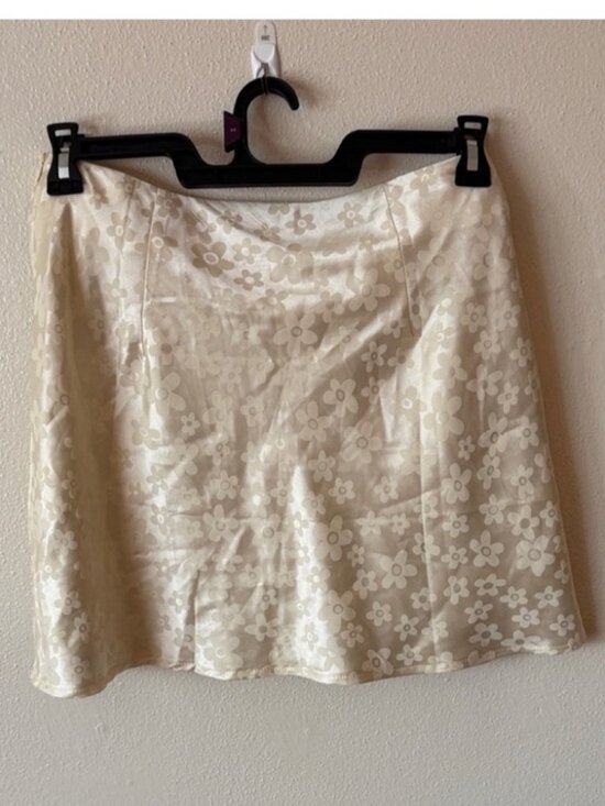 Dresses & Skirts - Floral Mini Skirt